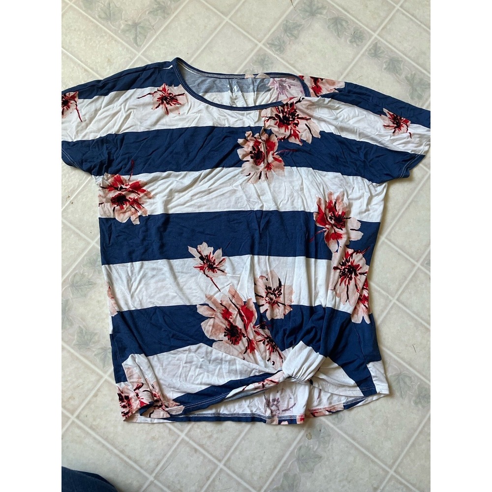 Maurices Medium 24/7 Front Knot Twist T-Shirt Short Slv Blue Stripe Pink floral